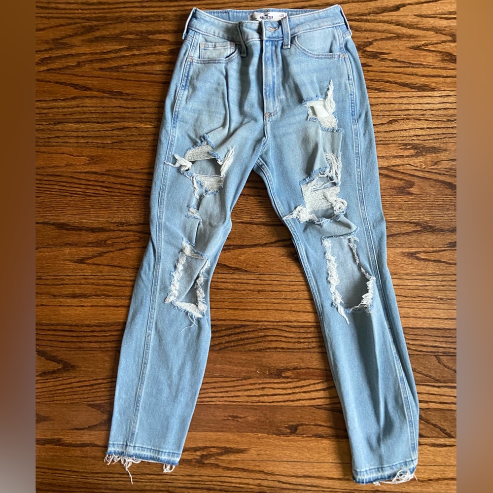 Hollister curvy high-rise Mom jeans